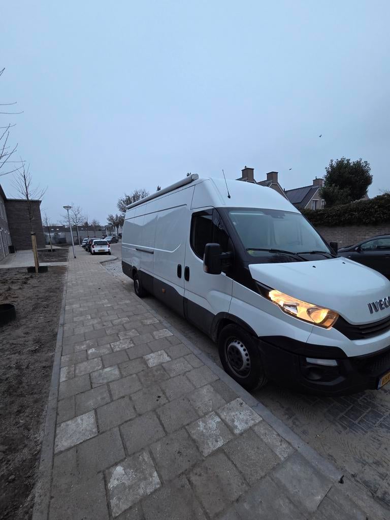 Iveco Daily camperbus voor cross bus of motorsport, Auto's, Bestelauto's, Iveco, Wit, Diesel, Particulier