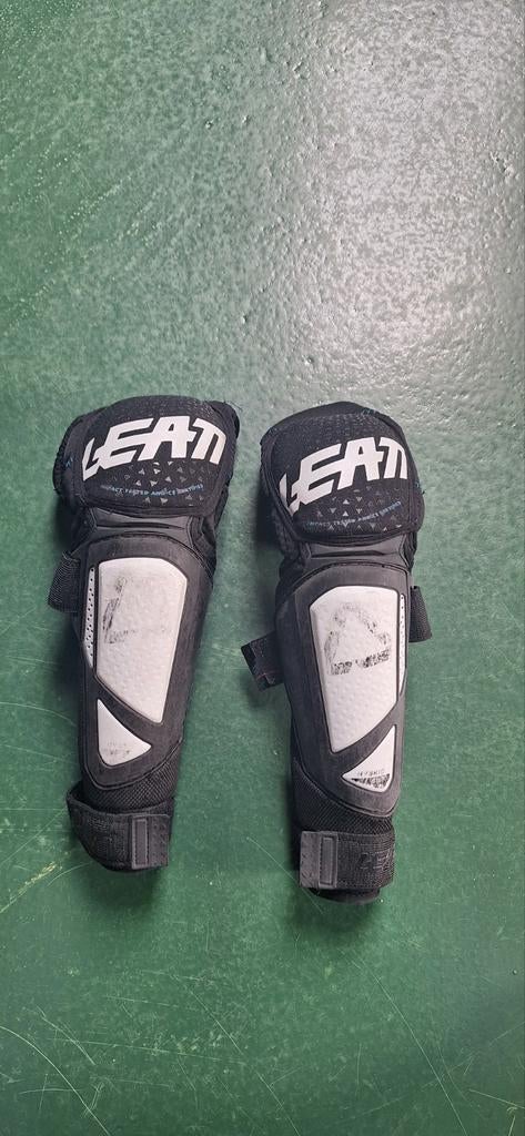 LEATT knie en scheenbeschermers, Fietsen en Brommers, Gebruikt, Kinderen, LEATT, Onderkleding