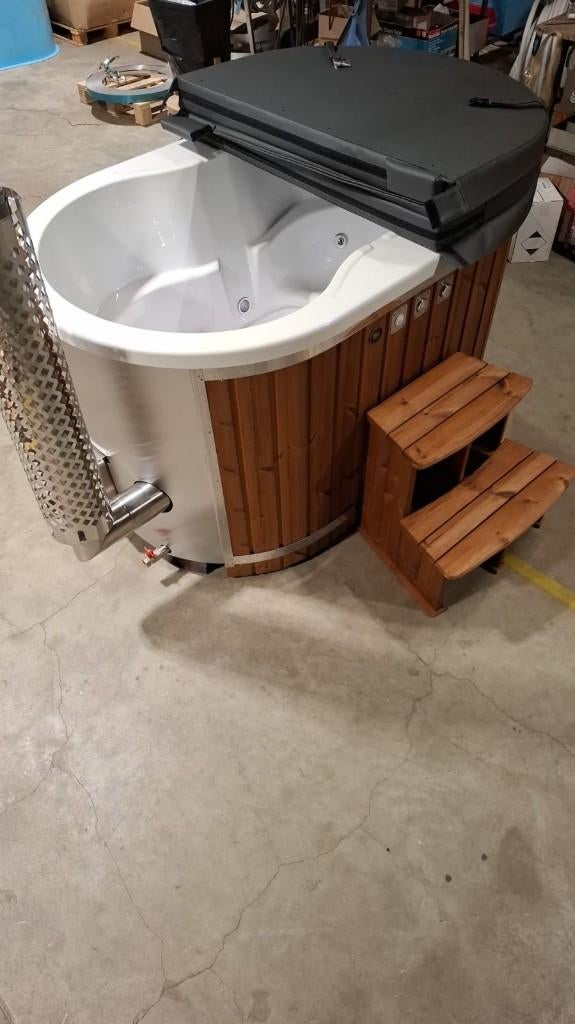 Luxe Ovale Acryl Hottub met Geïntegreerde "HORIZON" Kachel, Verzenden, Nieuw