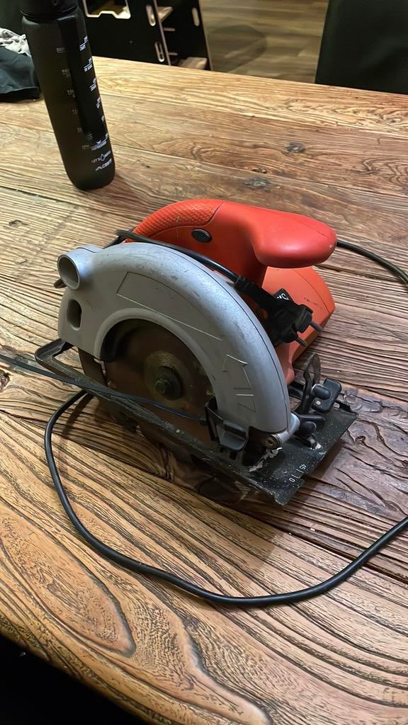 Inval zaag black&decker, Doe-het-zelf en Verbouw, Gereedschap | Zaagmachines, Ophalen, Gebruikt, Invalzaag, 600 tot 1200 watt