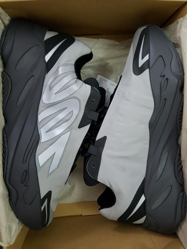 Adidas Yeezy 700 MNVN, Overige kleuren, Nieuw, Ophalen of Verzenden, Sneakers of Gympen