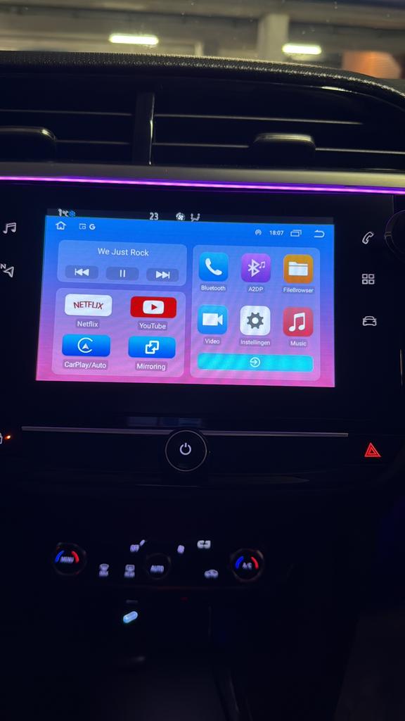 CARPLAYBOX PLUG AND PLAY RIJDEND NETFLIX YOUTUBE VIDEOLAND, Auto diversen, Autoradio's, Zo goed als nieuw, Ophalen of Verzenden