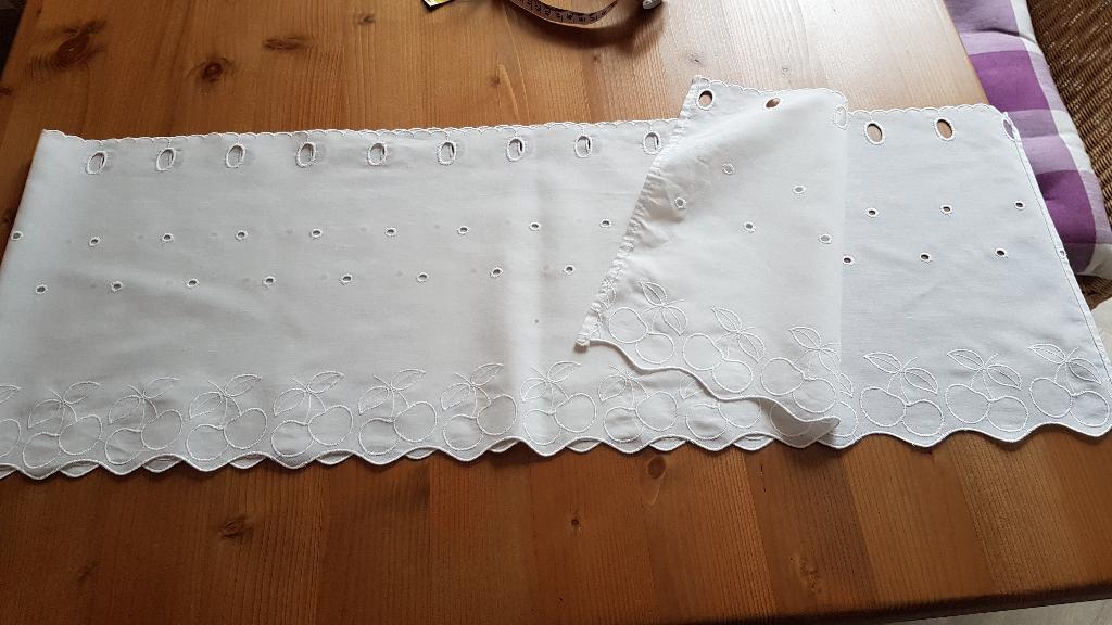 Valletje katoen met geborduurde kersjes, Gebruikt, 100 tot 150 cm, Wit, Ophalen of Verzenden