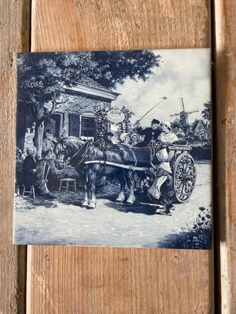 Oude blauwe tegel mosa holland. Bruidspaar in koets huwelijk, Antiek en Kunst, Ophalen