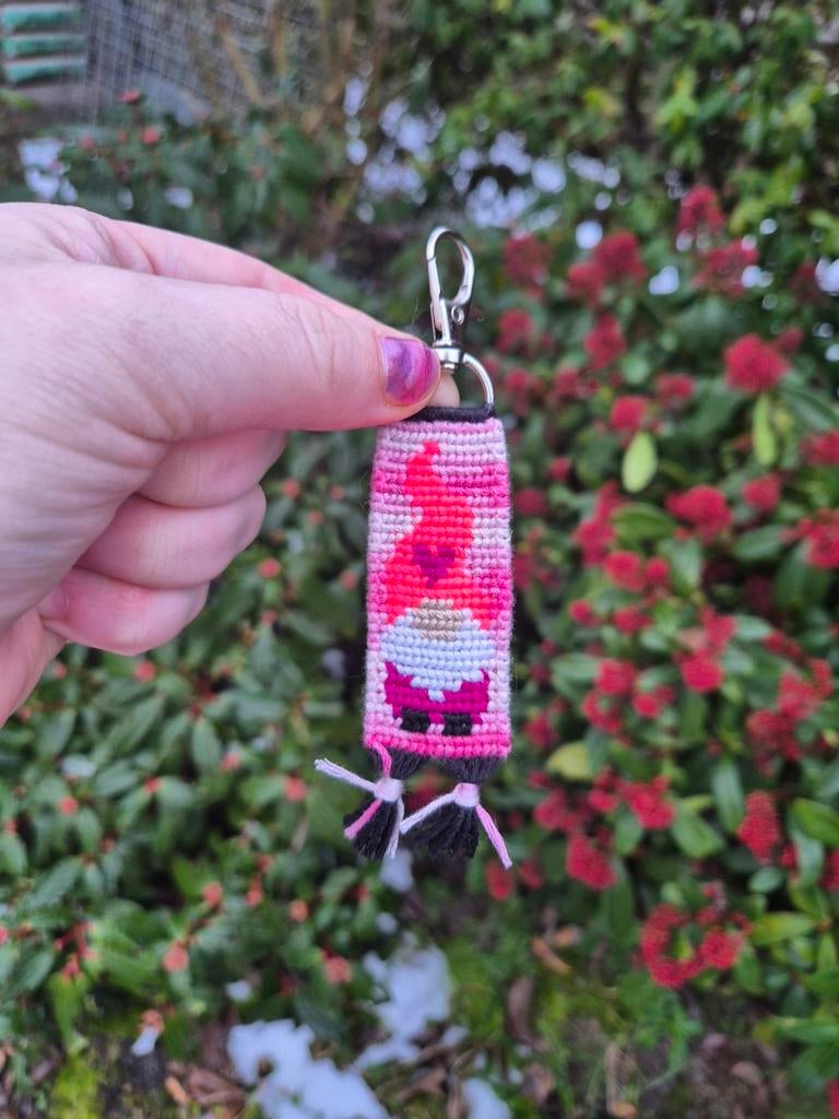 Valentijns Gnome Sleutelhanger - Handgemaakt, Hobby en Vrije tijd, Knutselen, Nieuw, Knutselwerk, Verzenden