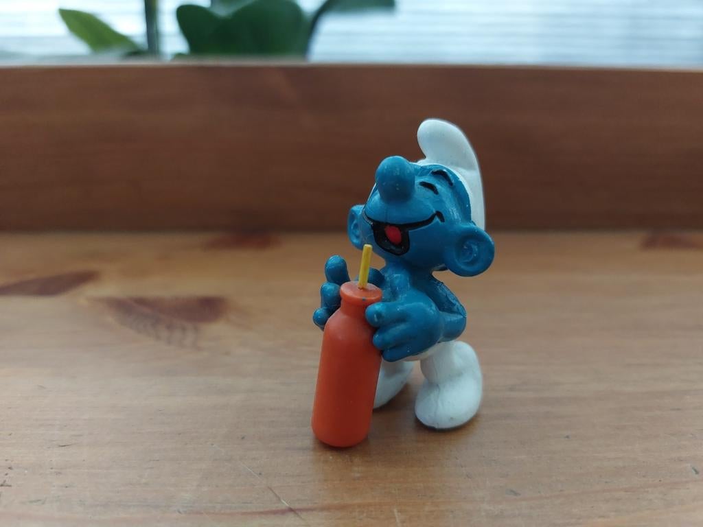 Dorstige smurf met fles 20057 De Smurfen, Verzamelen, Smurfen, Ophalen of Verzenden, Zo goed als nieuw