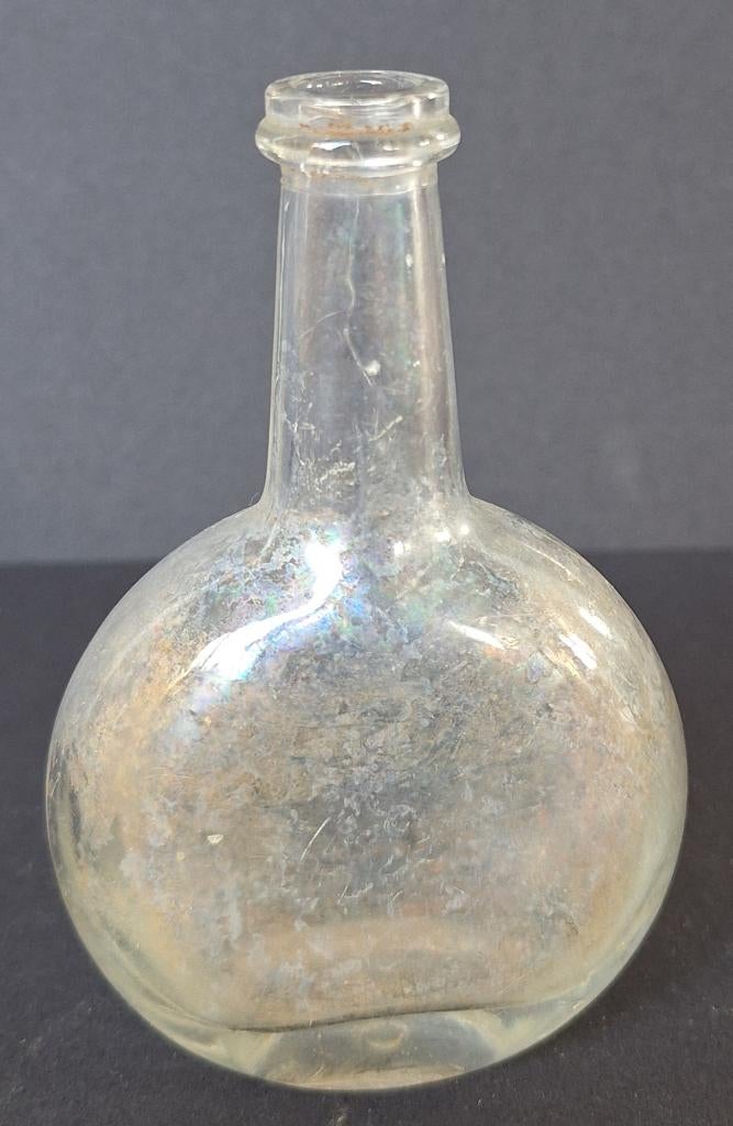 Klein flesje - Bodemvondst - Adv S 448, Ophalen of Verzenden