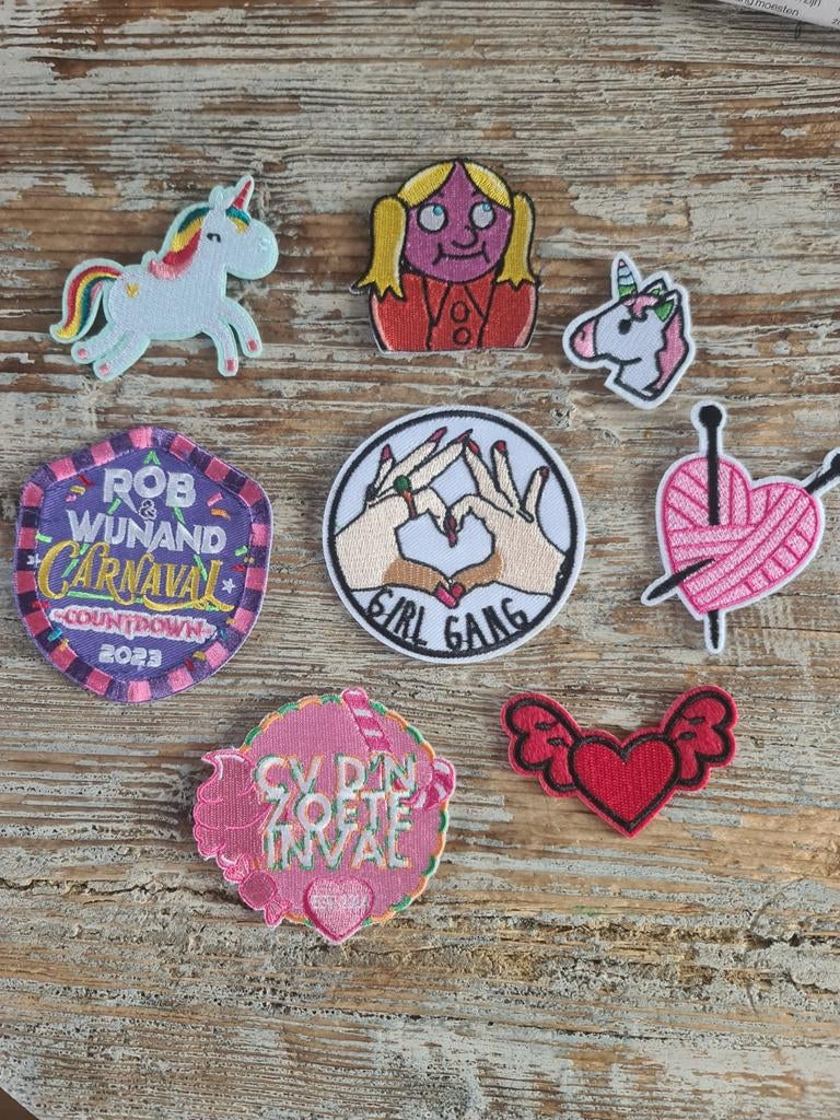 Div. Roze Emblemen voor op kiel, Ophalen of Verzenden, Nieuw, Carnaval