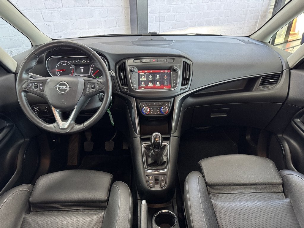 Opel Zafira 1.4 Turbo Business Executive 7p. Pano Trekhaak A, Auto's, Opel, Gebruikt, 4 cilinders, 7 stoelen, Zwart