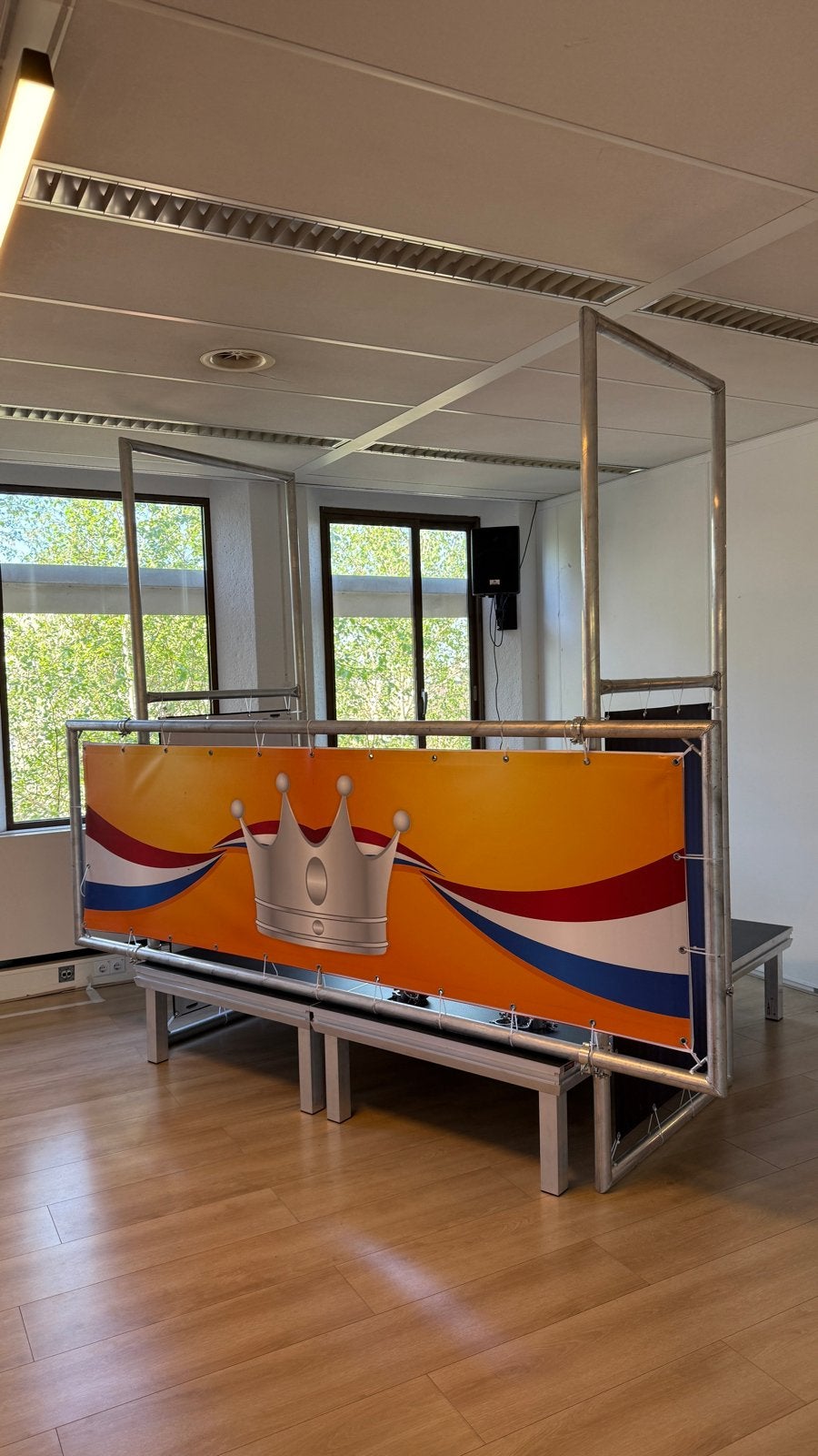 Complete DJ stage/booth met aanpasbare panelen, Ophalen, Gebruikt, Overige merken