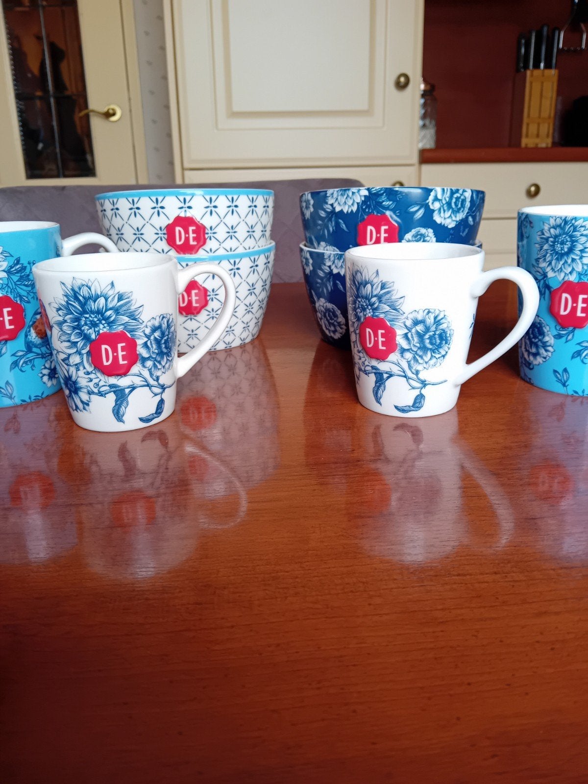 Set Douwe egberts, Keramiek, Ophalen of Verzenden, Zo goed als nieuw, Overige stijlen