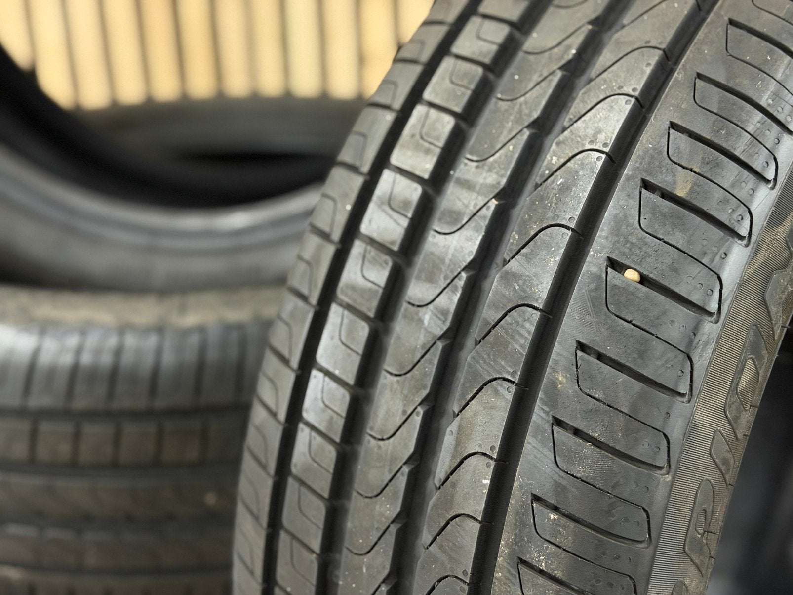 4x 235-50-20 PIRELLI ZOMER DOT26 DEMO (MO) GLB €500 ALL IN!, Ophalen, Nieuw, 235 mm, Band(en)