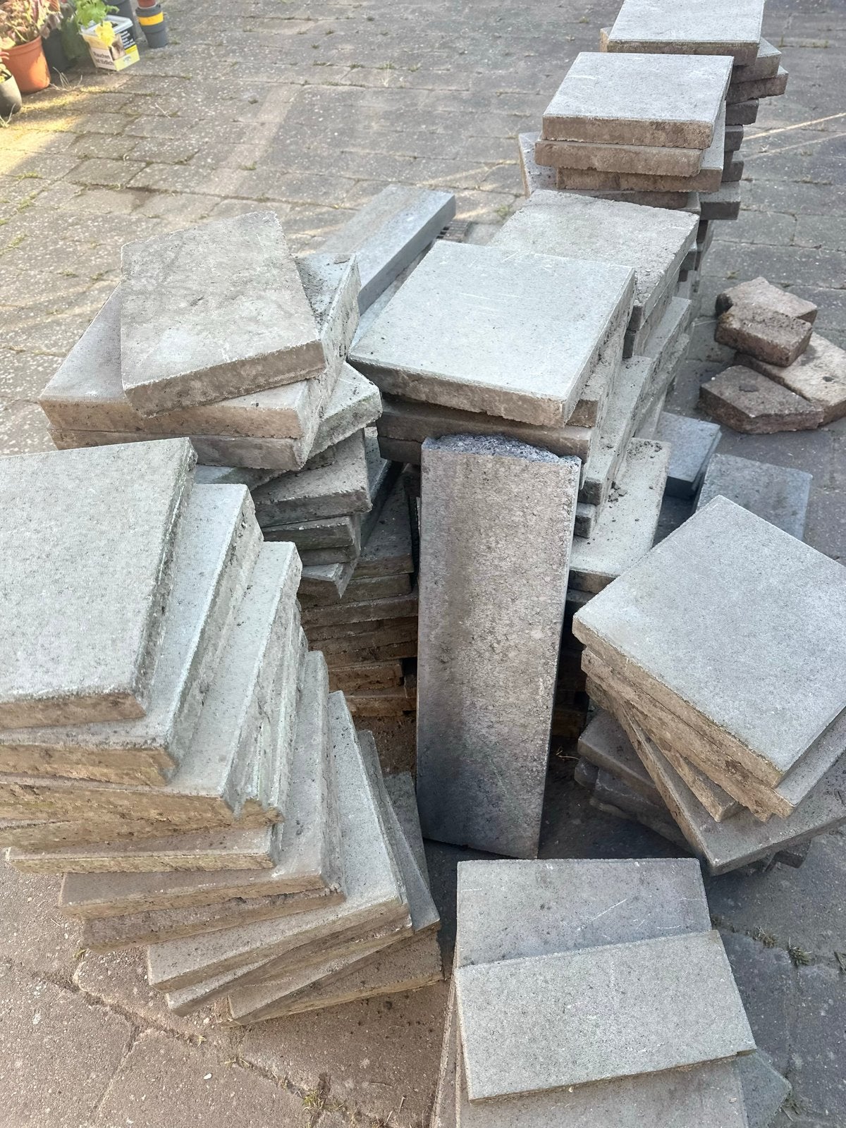 120 gebruikte vierkante tegels - 5 maanden oud, Tuin en Terras, Ophalen of Verzenden, Zo goed als nieuw, 10 m² of meer, Beton