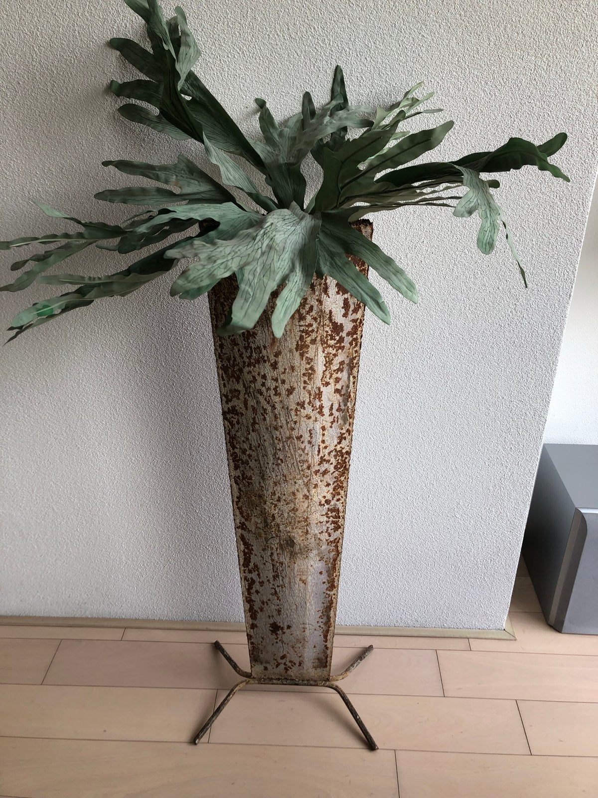 Metalen vaas met roestige vintage look, 105 cm hoog, Ophalen