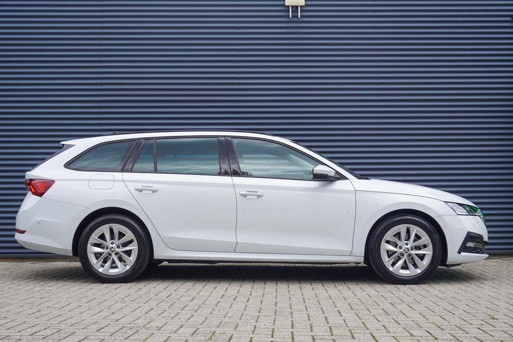 Skoda Octavia Combi 1.4 TSI 204pk iV PHEV Business Edition |, 12 maanden, Stof, 4 cilinders, Wit