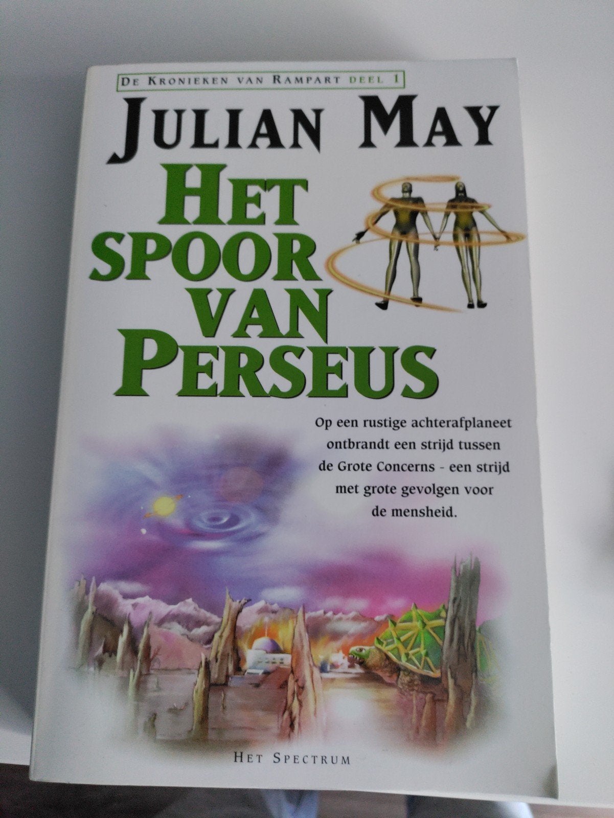 Julian May -Het Spoor van Perseus (De Kronieken van Rampart), Ophalen of Verzenden, Gelezen