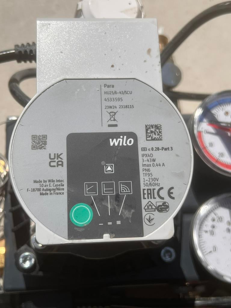 Wilo circulatiepomp + complete pompunit voor vloerverwarming, Doe-het-zelf en Verbouw, Verwarming en Radiatoren, Zo goed als nieuw