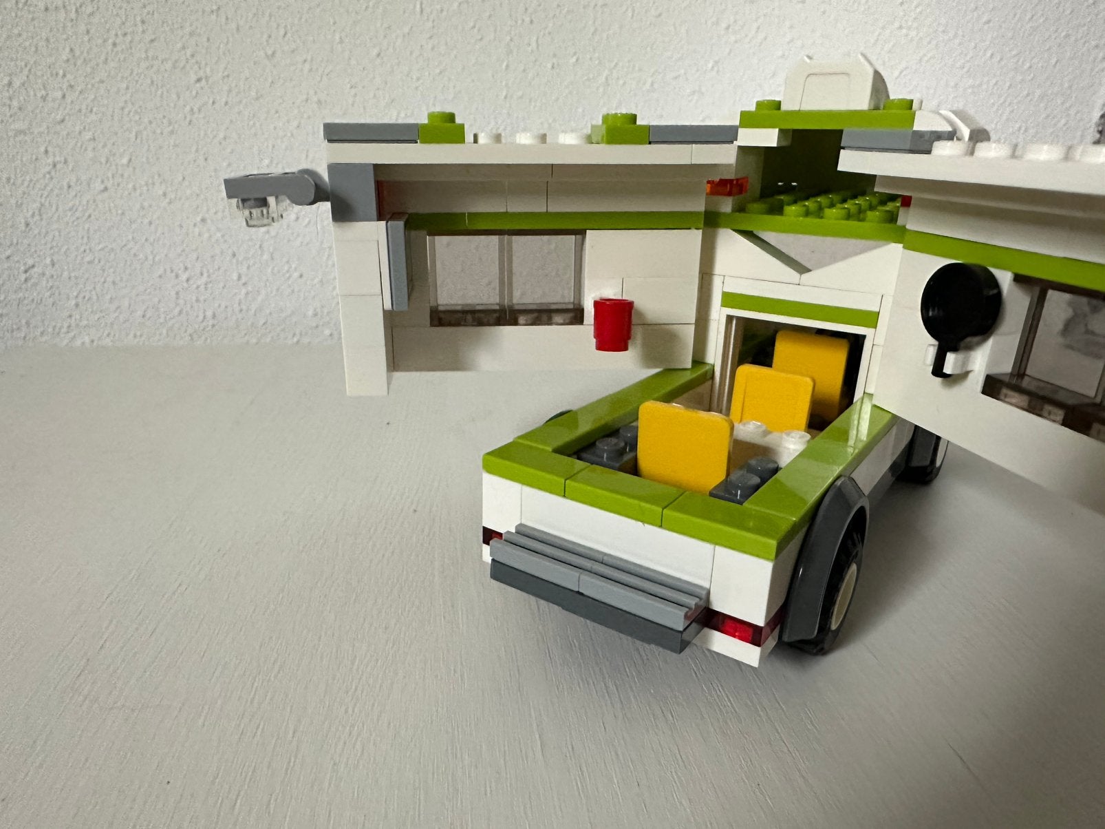 Foto 4 van LEGO City Camper 7639 van / camping car