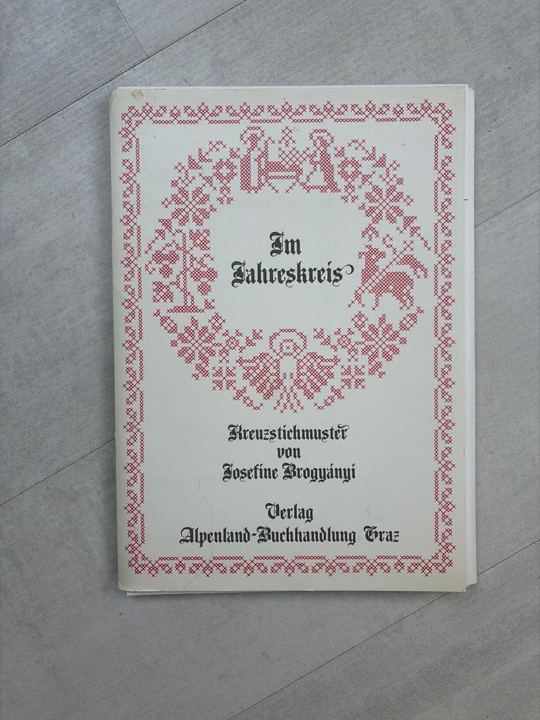Kruissteekpatronen: 32 complete losse bladen, Ophalen of Verzenden, Gebruikt, Handborduren, Patroon
