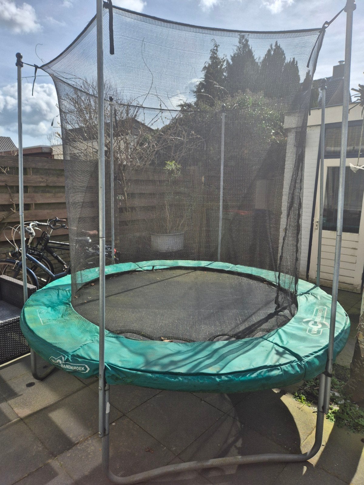Gratis : Trampoline met veiligheidsnet, Ophalen, Gebruikt