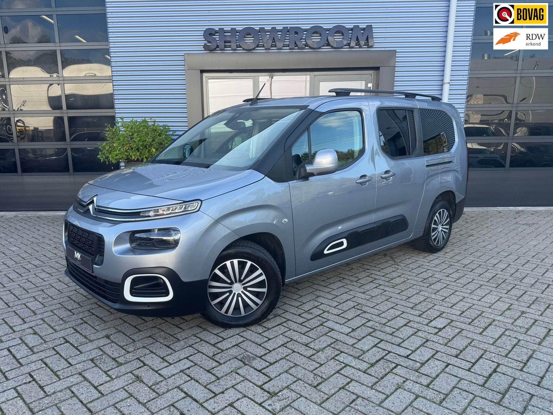 Citroen Berlingo XL 1.2 PureTech Feel XL AUTOMAAT|TREKHAAK|A, Dealer onderhouden, Stof, Gebruikt, 1199 cc