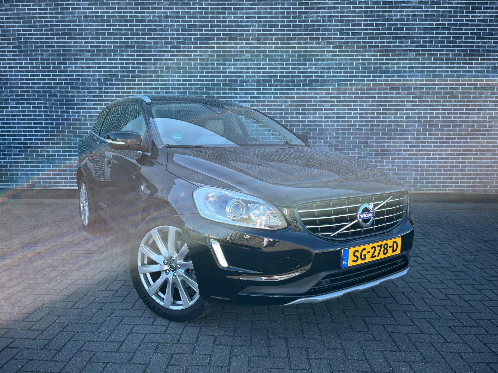 Volvo XC60 2.4 D5 Ocean Race | Trekhaak | Navigatie | Achter, 12 maanden, 197 €/maand, Zwart, Bedrijf