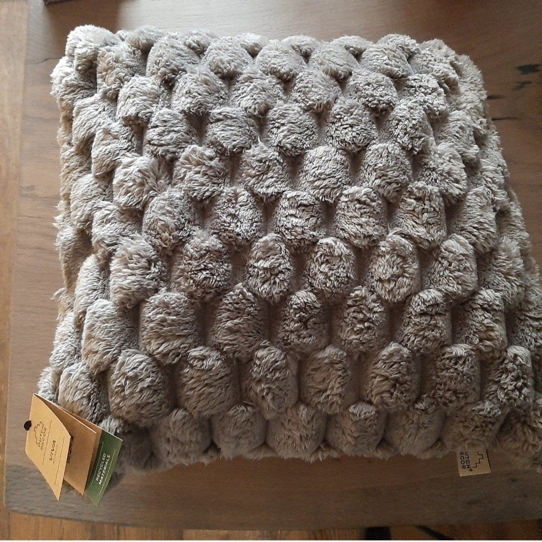 NIEUW! Kussen, Dutch Decor, grijs, fluffy, 45x45, decoratie, Huis en Inrichting, Vierkant, Nieuw, Ophalen of Verzenden, Sierkussen