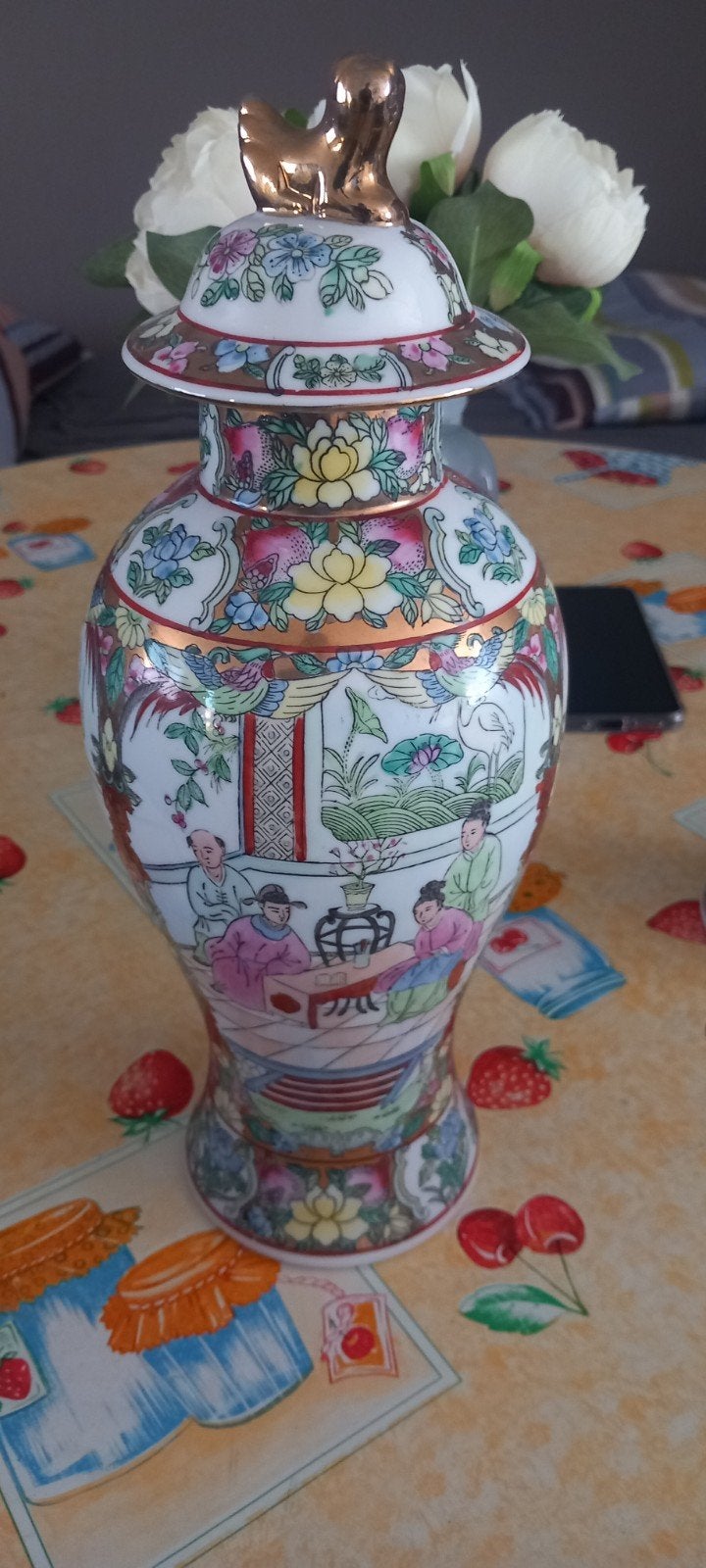 Paar Chinese vazen met deksel en traditionele decoratie, Ophalen