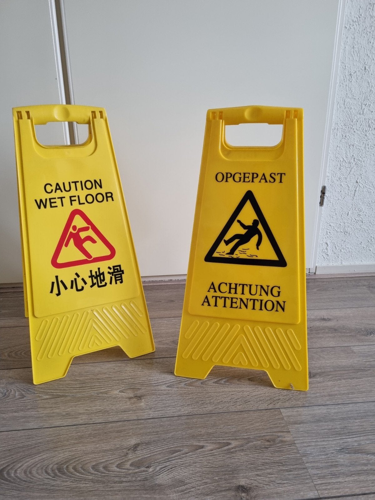 2x  Vero Veiligheidsbord 'Opgepast Natte Vloer' - Geel, Huis en Inrichting, Schoonmaakartikelen, Ophalen, Overige typen