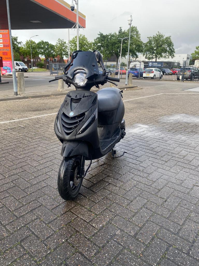 Zip 4t, Ophalen of Verzenden, Zo goed als nieuw, Benzine, Zip