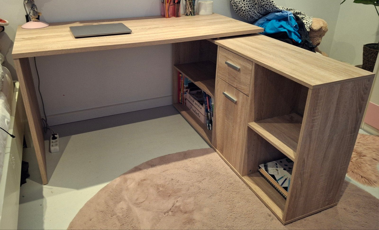 Bureau, Ophalen, Opbergruimte, Gebruikt, Spaanplaat of MDF