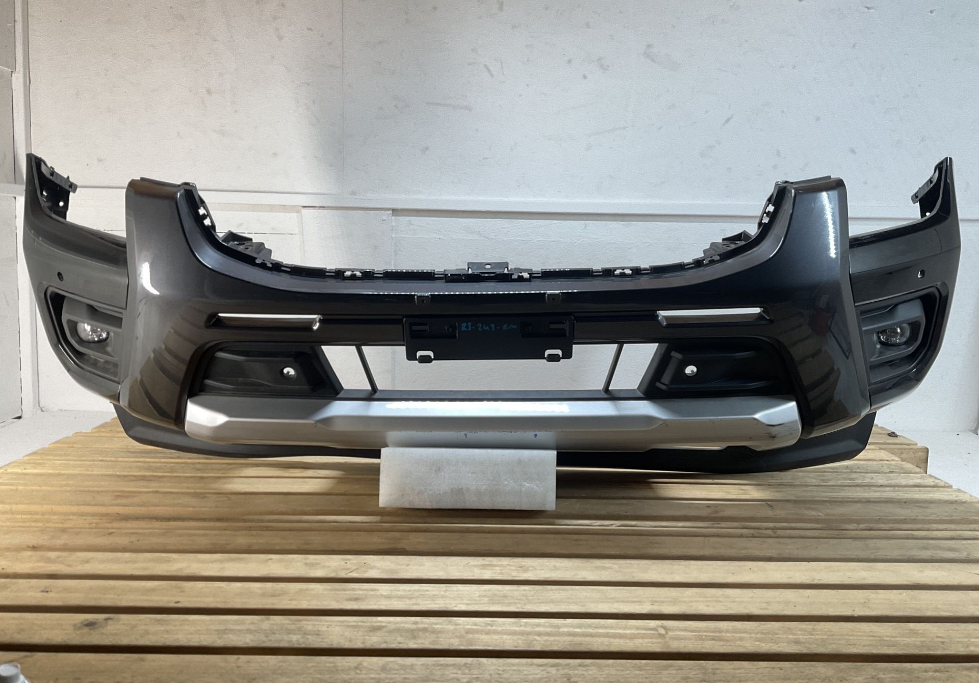 Bumper Ford Ranger IV MK4 24-26 N1WB-17C831-HAW Voorbumper R, Gebruikt, Voor, Info@ford.com, Ophalen of Verzenden