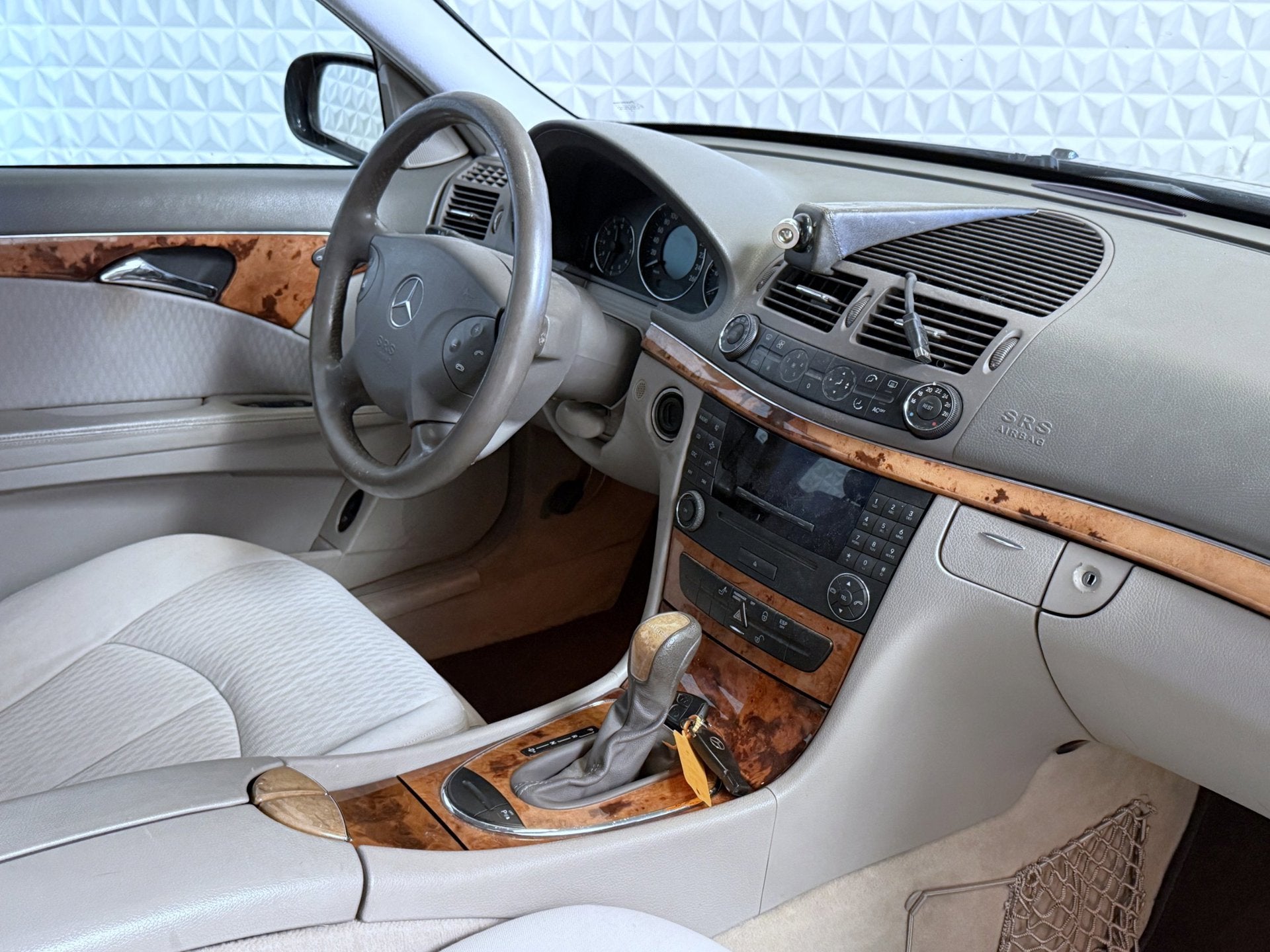 Mercedes-Benz E-klasse 200 CDI Elegance Sedan AUTOMAAT(2003), Auto's, Automaat, Gebruikt, 4 cilinders, 1535 kg