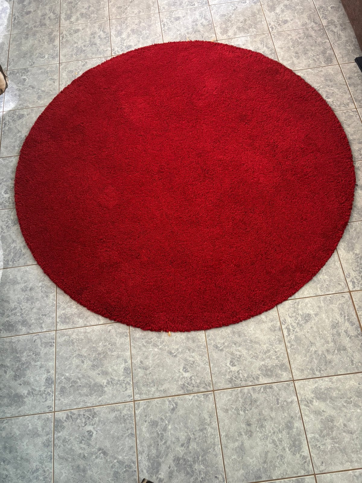 Ronde vloerkleed kleur rood diameter 130 cm nu voor 25 euro, Rond, Ophalen of Verzenden, Zo goed als nieuw, Rood