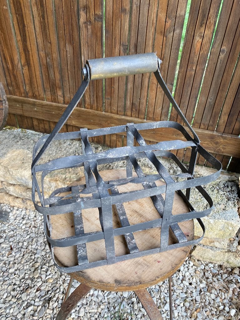 Brocante metalen flessenrek (voor 6 fl.) houten handvat, Antiek en Kunst, Ophalen of Verzenden