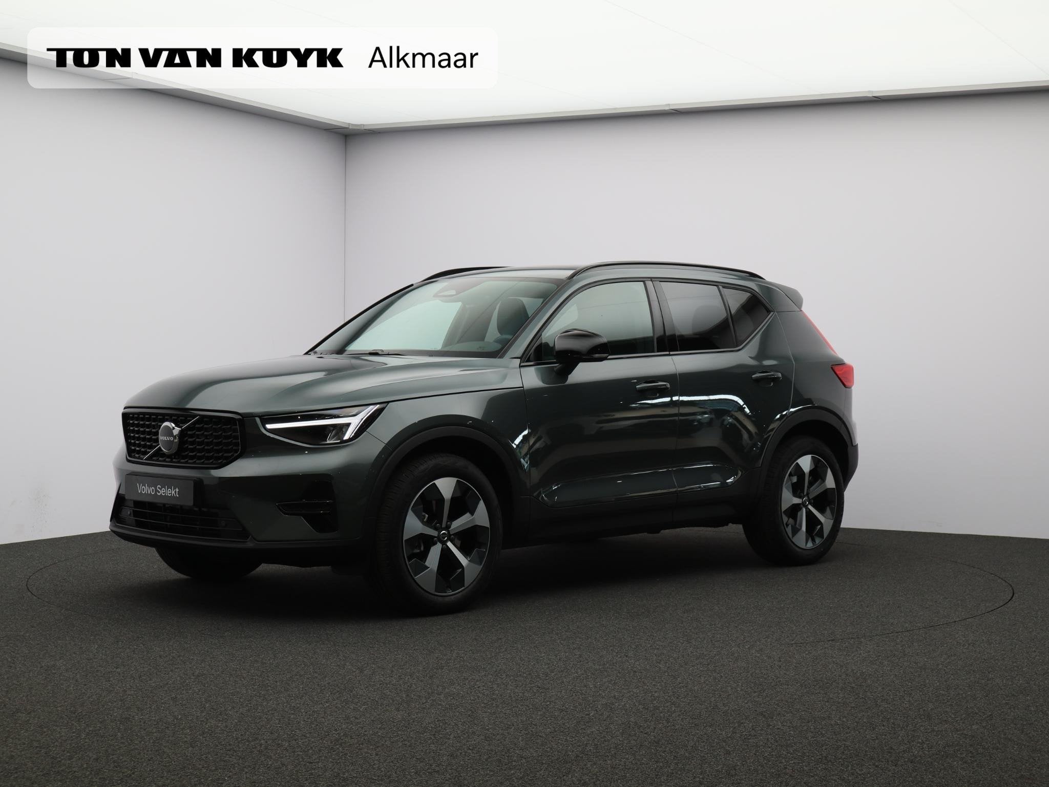 Volvo XC40 2.0 B4 Plus Dark / Pano. dak / Elektr. stoelverst