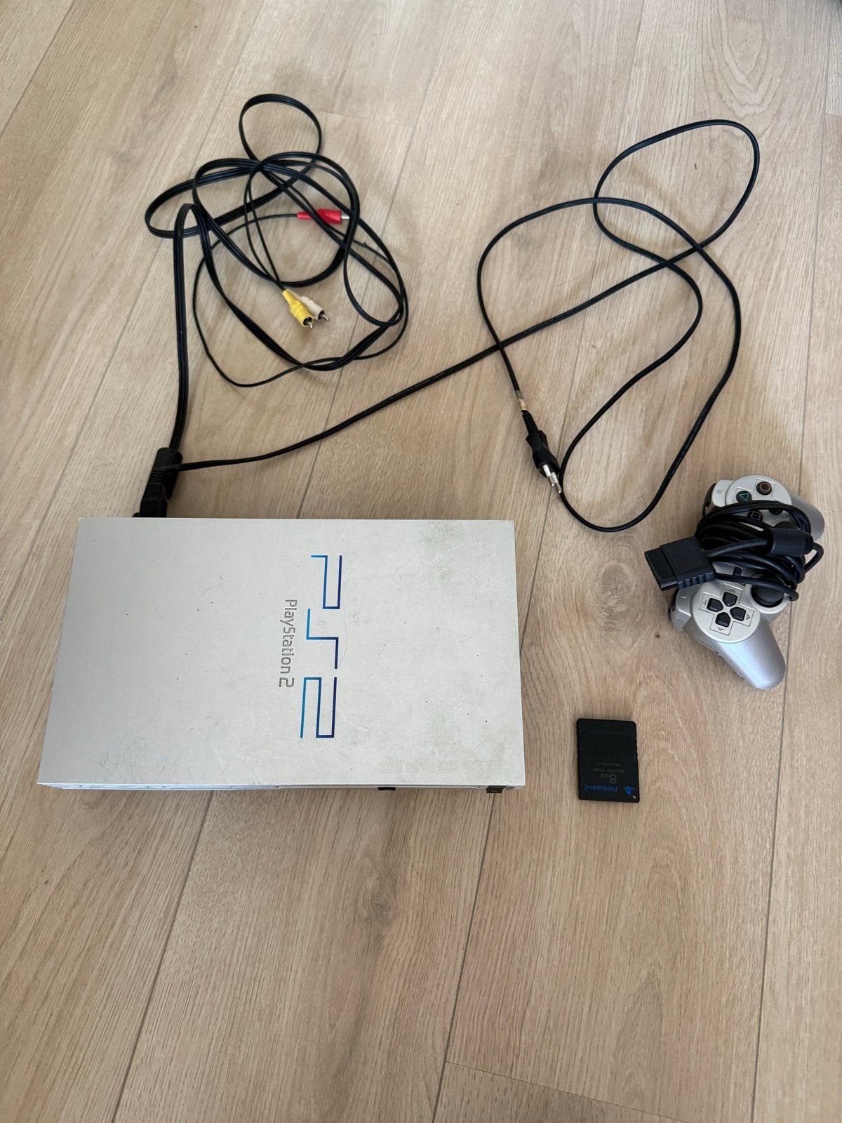 PlayStation 2 Slim Zilver met controller en geheugenkaart, Spelcomputers en Games, Spelcomputers | Sony PlayStation 2, Gebruikt