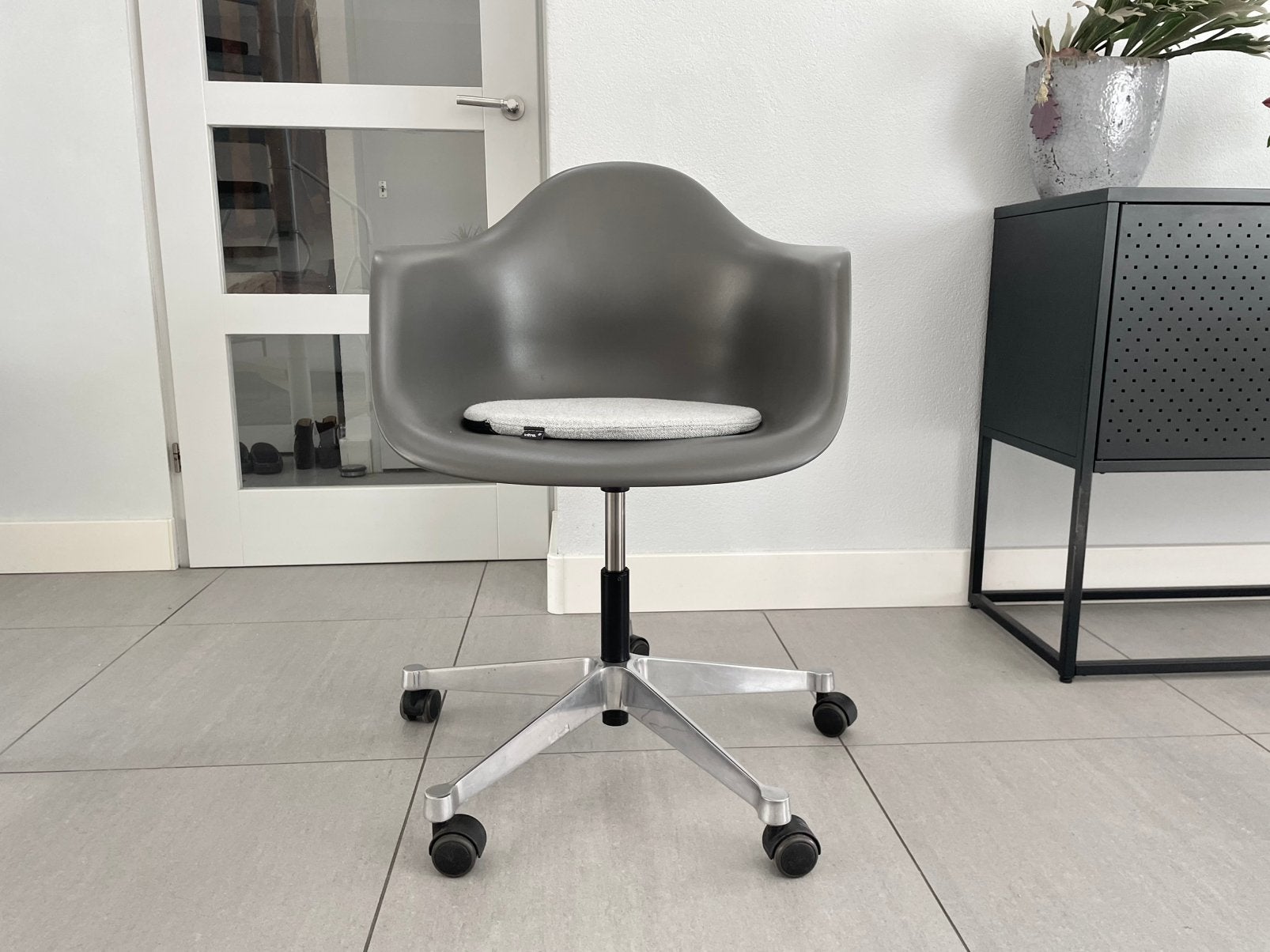 Foto 12 van HEYNE | Vitra stoelen fauteuils en andere items