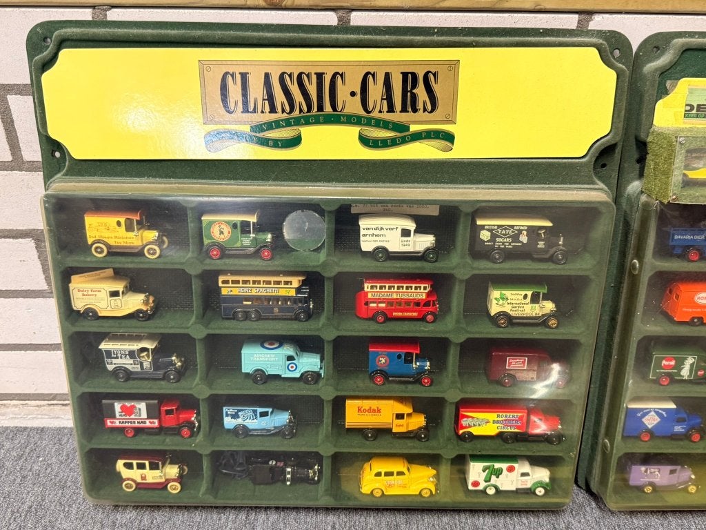3x Lledo Classic Cars winkel/verzamel displays + modellen, Hobby en Vrije tijd, Gebruikt, Auto, 8124AD Wesepe, Info@dinkytoysinkoop.nl