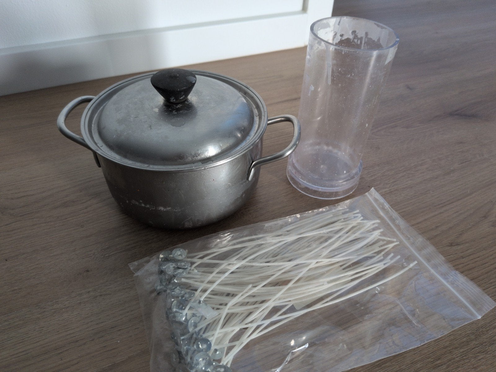 Kaarsen maak set: mal, lontjes en pan, Ophalen of Verzenden, Gebruikt, Kunststof, Knutselset