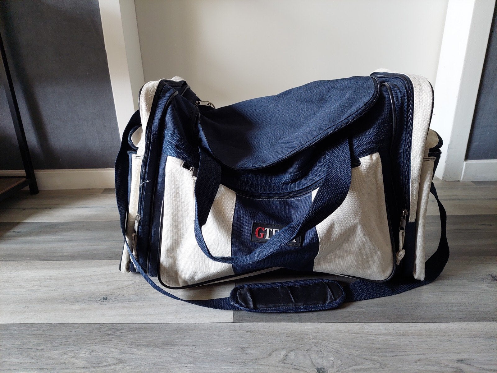 Ruime blauw-beige reistas / sporttas van GTECH, Ophalen of Verzenden, Zo goed als nieuw, Blauw, 30 cm of meer