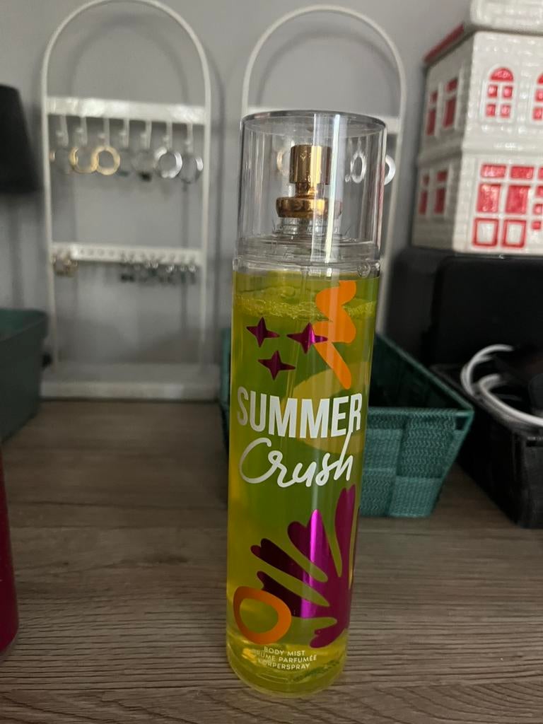 Bodymisten en een flesje parfum, Ophalen, Zo goed als nieuw