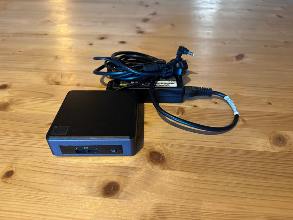 Intel NUC met i3 processor en 4GB RAM - Perfect voor smart h, Computers en Software, Desktop Pc's, Ophalen of Verzenden, Gebruikt
