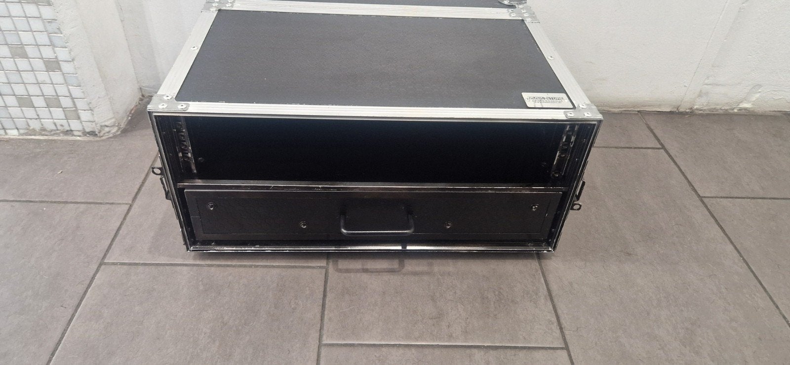 Nette Flightcase met lader, Muziek en Instrumenten, Behuizingen en Koffers, Ophalen of Verzenden, Gebruikt, Overige instrumenten