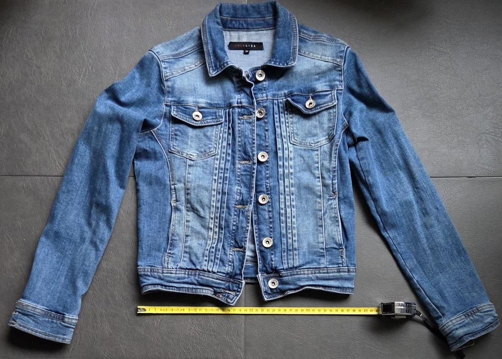 Blauw jeansjasje  Merk: Lola Liza   Maat: 34, Blauw, Nieuw, Ophalen of Verzenden, Maat 34 (XS) of kleiner
