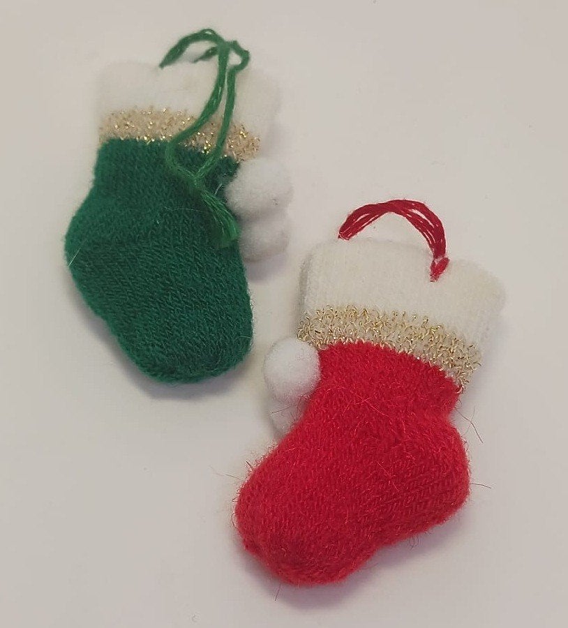 Gebreide mini Kerstsokjes Kerstboomhangers rood en groen, Ophalen of Verzenden, Zo goed als nieuw