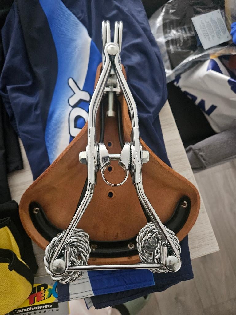 Brooks, Ophalen, Nieuw, Bovenkleding