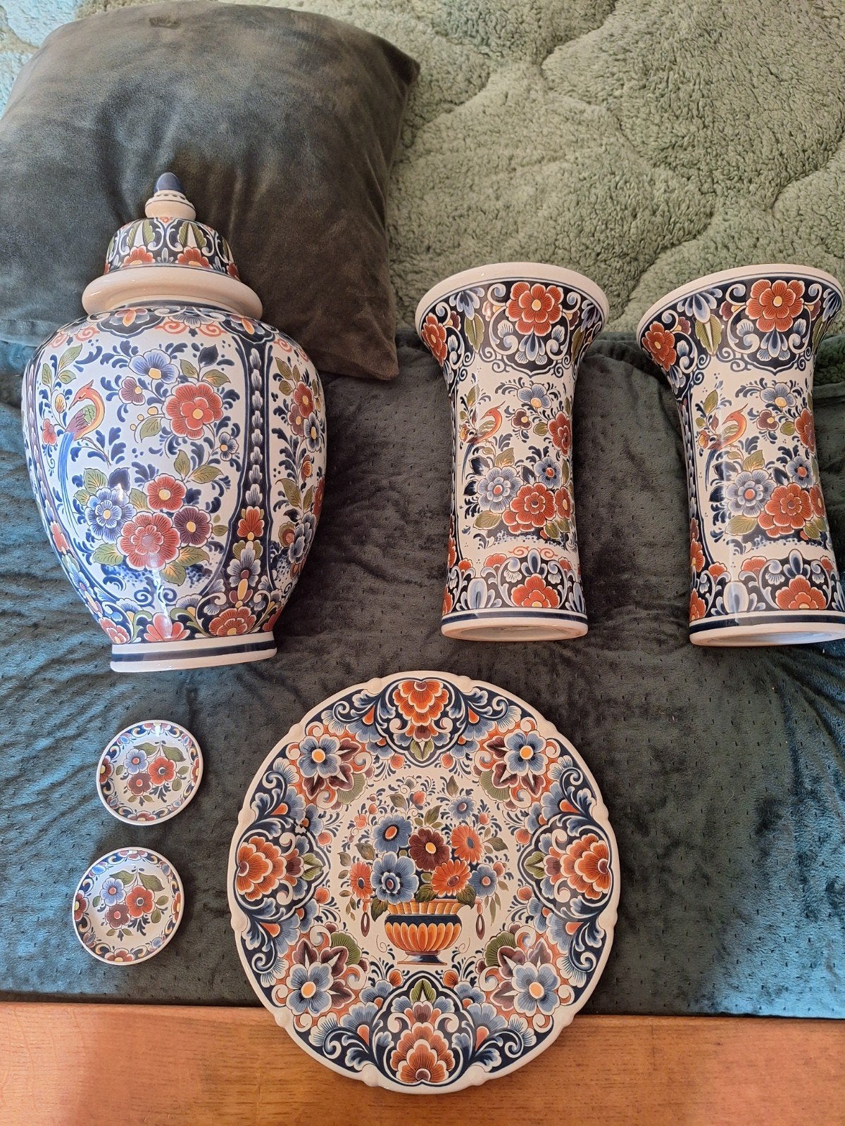 Polychroom delftsblauw kaststel en borden OUD DELFT, Antiek en Kunst, Ophalen of Verzenden