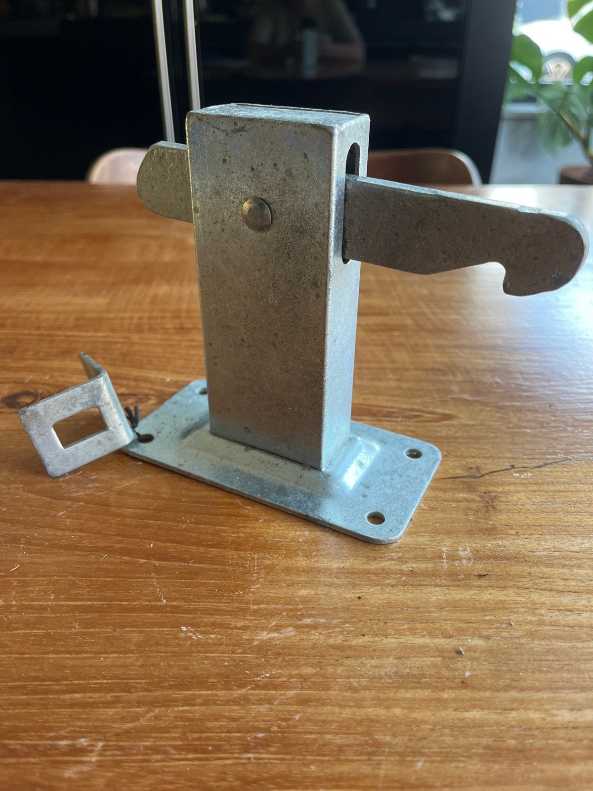 Deurvastzetter (haak model):  van gegalvaniseerd ijzer, Doe-het-zelf en Verbouw, Deuren en Horren, Gebruikt, 120 cm of meer, Overige typen