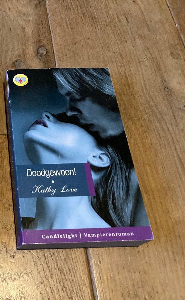 🧛‍♀️ Candlelight - Vampierenroman, Ophalen of Verzenden, Gelezen